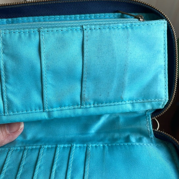 Travelon Ladies Wallet - Picture 9 of 10